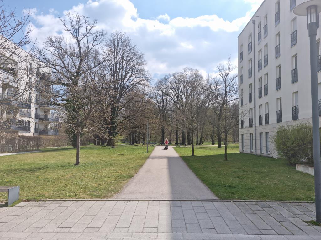 Wohnanlage mit Grünanl.
