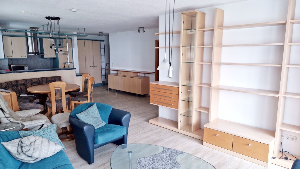 Wohnzimmer, Blick EBK