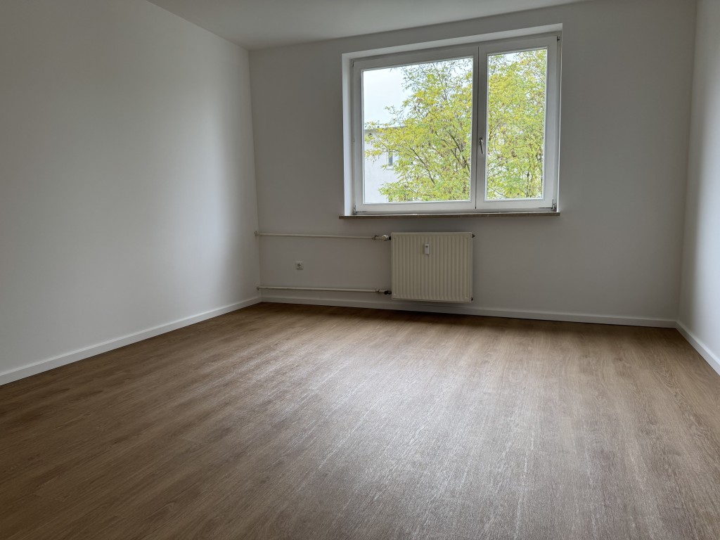 Zimmer II Blick zum Fenster