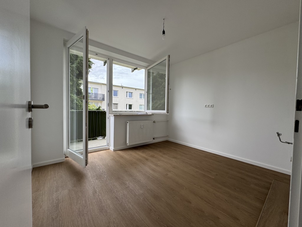 Küche Blick zum Balkon