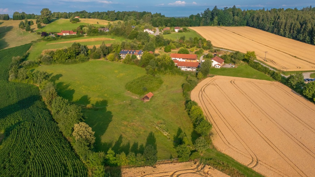 Gesamtes Ensemble, Grundstück