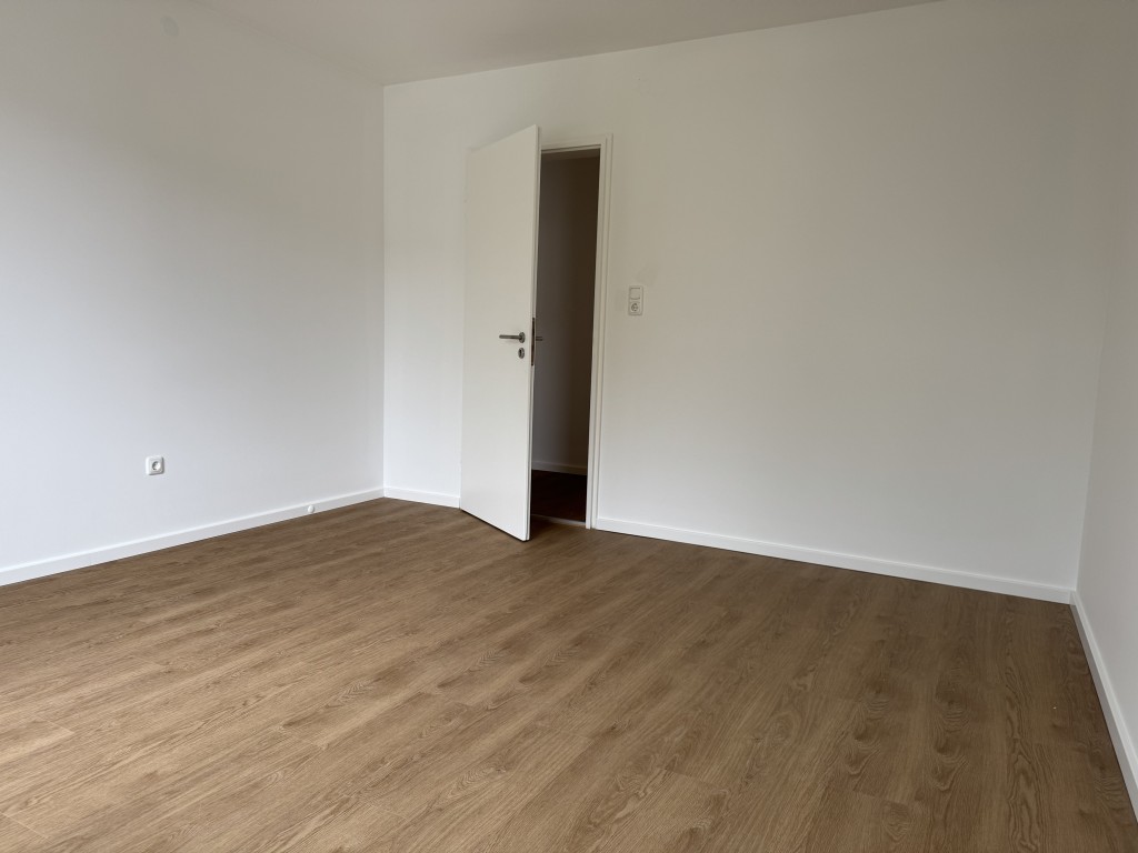 Zimmer II Blick zur Tür