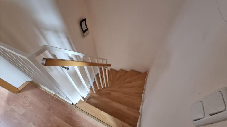 Treppe vom DG ins OG