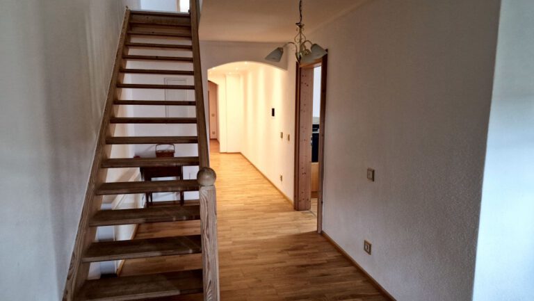 OG - Treppe ins DG