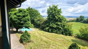 OG - Blick vom Balkon. Pool