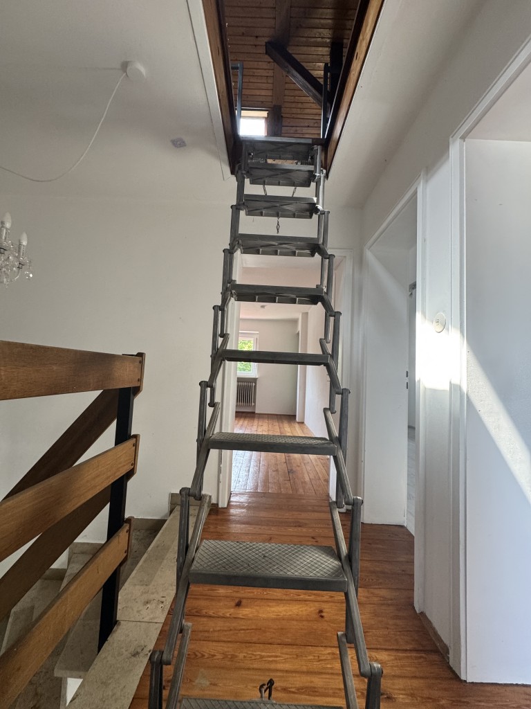Flur OG Treppe